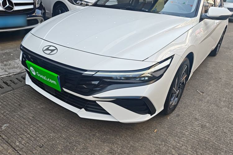 Used Hyundai Elantra 2023 1.5L CVT LUX Prestige Edition
