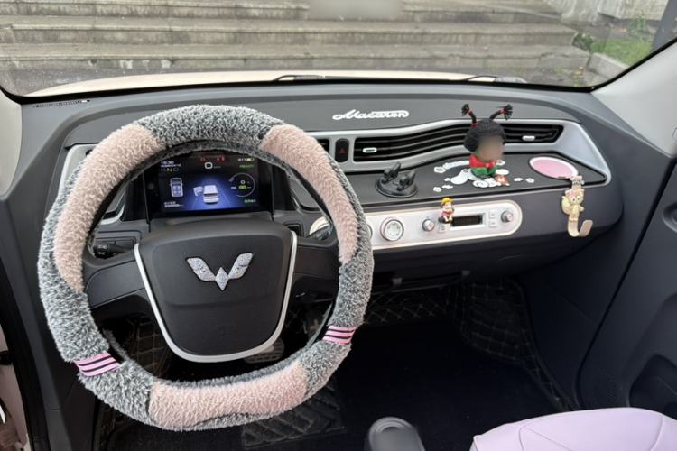 Used Wuling Hongguang MINIEV 2021 Macaron Premium Model – Lithium Iron Phosphate Interior 5