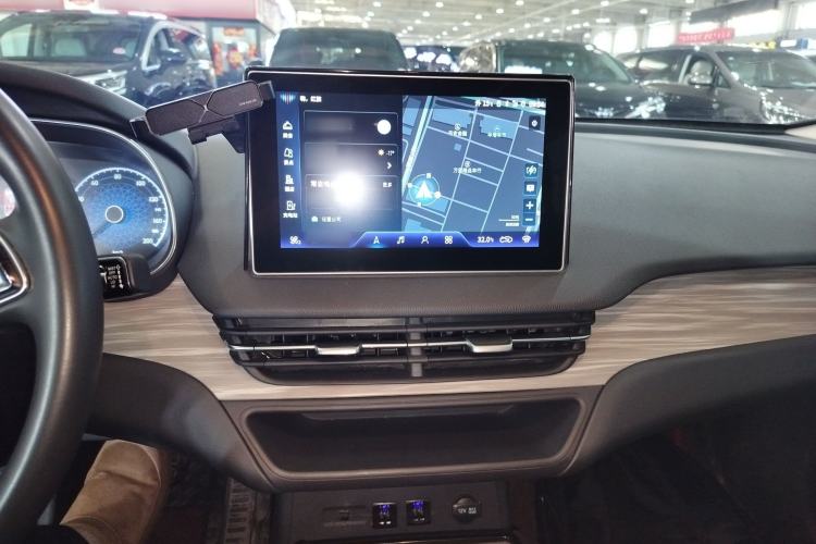 Used Hongqi E-QM5 2023 560km PLUS Audio And AC Panel