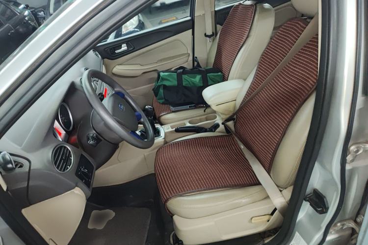 Used Ford Focus 2013 Sedan Classic 1.8L Manual Base Model Left Front Seat