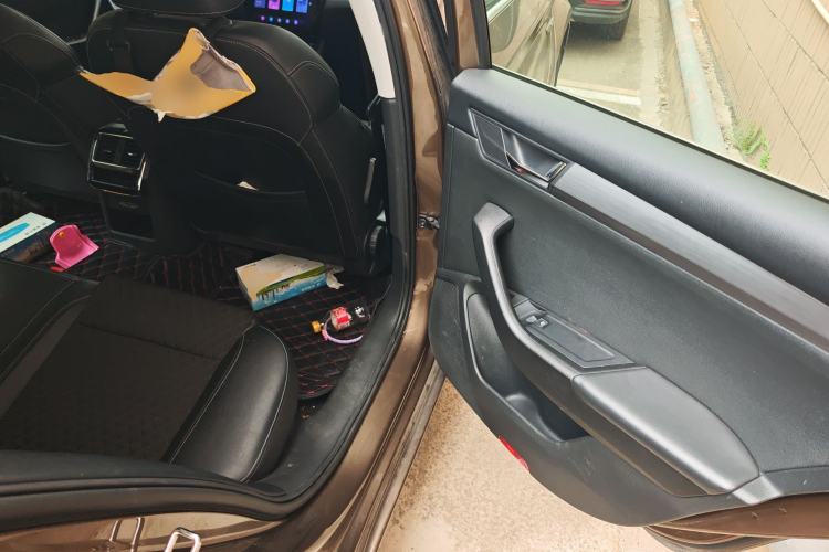 Used Skoda Superb 2018 TSI280 DSG Comfort Edition China V Standard Left Rear Seat