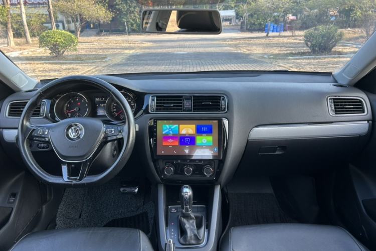 Used Volkswagen Sagitar 2017 230TSI Automatic Comfort Version
