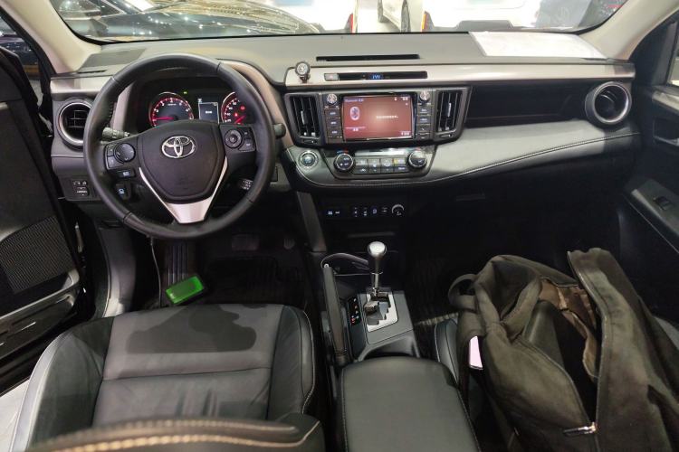 Used Toyota RAV4 2016 2.0L CVT Two-Wheel Drive Smart Edition China V Standard Center Console