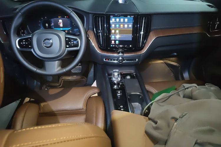 Used Volvo XC60 New Energy 2024 T8 Plug-in Hybrid Long-Range All-Wheel Drive Smart Luxury Edition Center Console