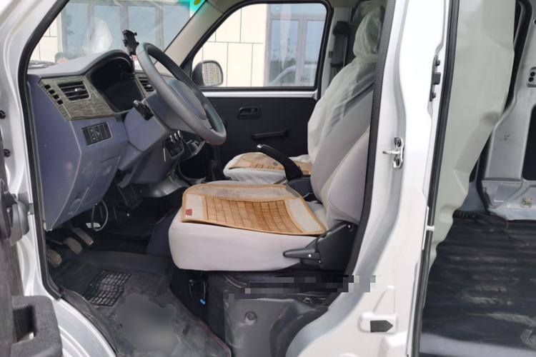 Used Jinbei Hiace X30 2023 1.5L Super-Enjoyment Van 2/5 Seats Non-Air-Conditioned Version SWC15M