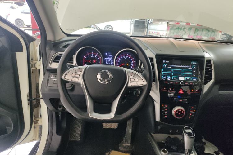 Used SsangYong Tivolan 2015 1.6L Automatic Two-Wheel Drive Zhi Chun Edition