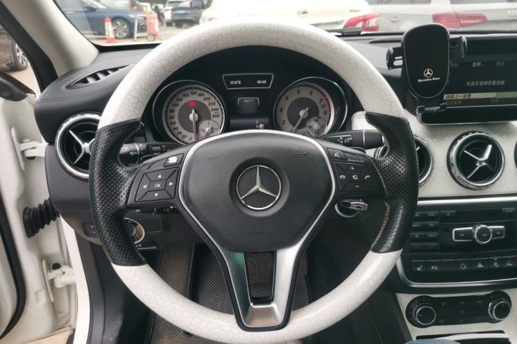 Used Mercedes-Benz GLA 2015 GLA 220 4MATIC Fashion Model
