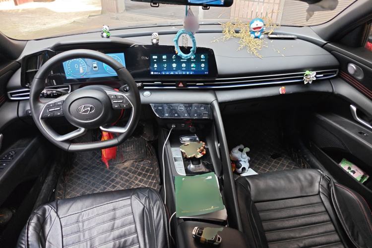 Used Hyundai Elantra 2022 1.5L CVT 20th Anniversary Edition Center Console