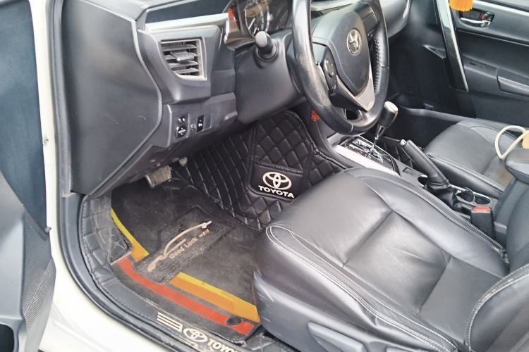 Used Toyota Corolla 2014 1.6L CVT GL-i Leather Edition Driver Seat