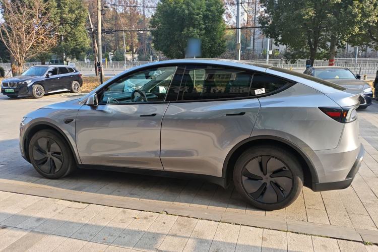 Used Tesla Model Y 2025 Rear-Wheel-Drive Version