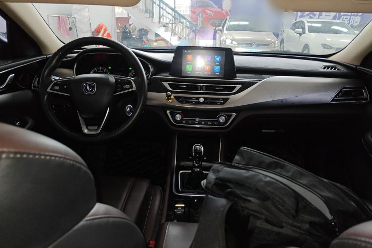 Used CHANGAN Raeton CC 2018 1.5T Manual Elegant Model China V Standard Center Console