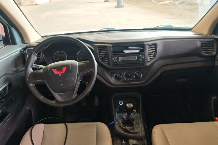 Used Wuling Hongguang V 2022 1.5L Jingqu Version Hydraulic Power Steering LAR Center Console