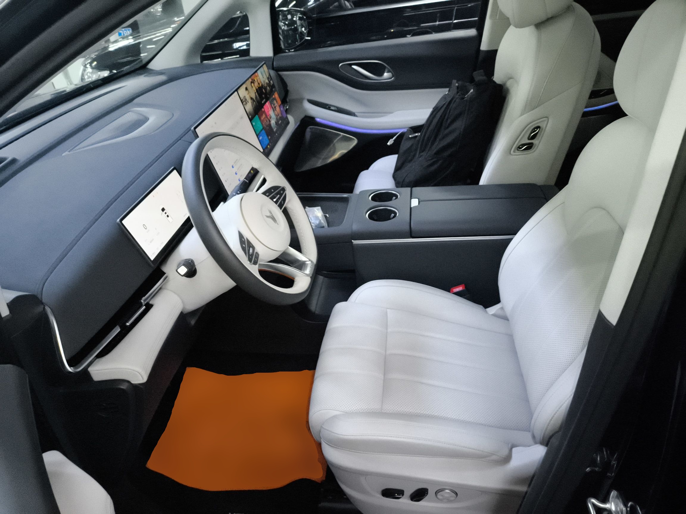 المقاعد الأمامية داخل السيارة