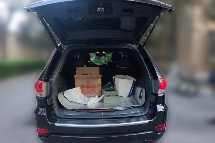 Used Jeep Grand Cherokee 2015 3.6L Luxury Navigation Edition Trunk