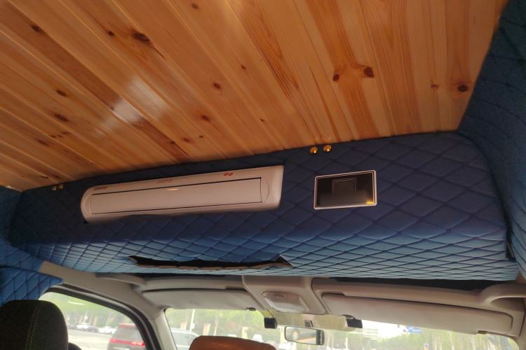 Used Dongfeng Yufeng 2023 V9+ 2.0T Manual Front-Wheel-Drive Multi-Function Mid-Roof Van with 7/8/9 Seats
