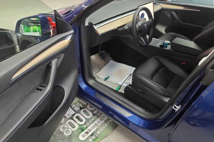 Used Tesla Model Y 2022 Long-Range All-Wheel-Drive Version Driver Seat