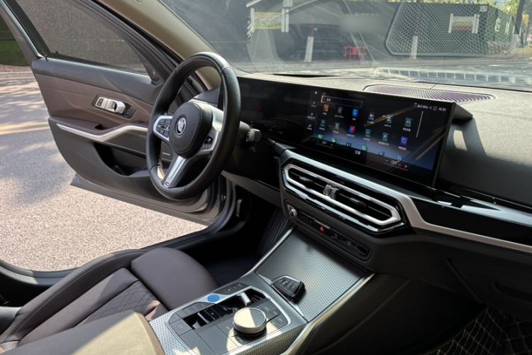 Used BMW i3 2023 eDrive 40 L Midnight Sports Package
