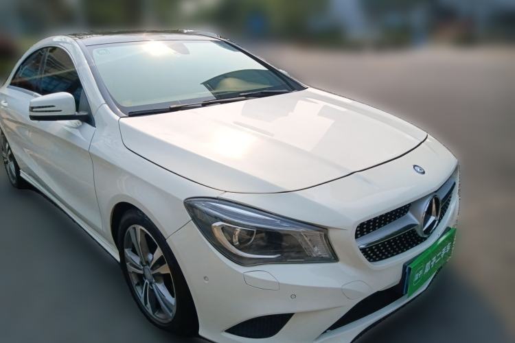 Used Mercedes-Benz CLA 2015 CLA 200 Front Right 45 Deg