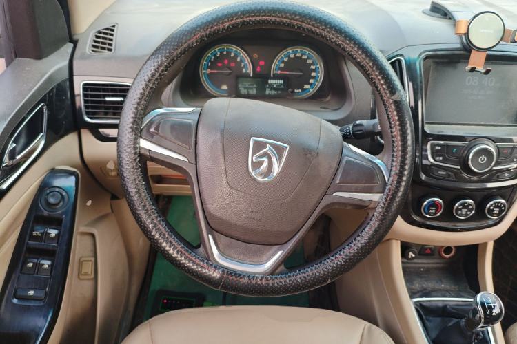 Used Baojun 730 2014 1.5L manual Comfort ESP version 7 seats
