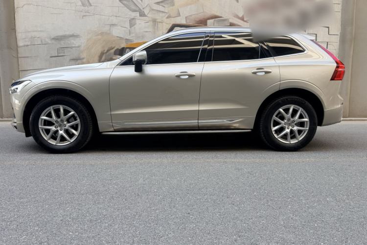 Used Volvo XC60 2021 T5 4x4 Smart Luxury Edition Exterior 2