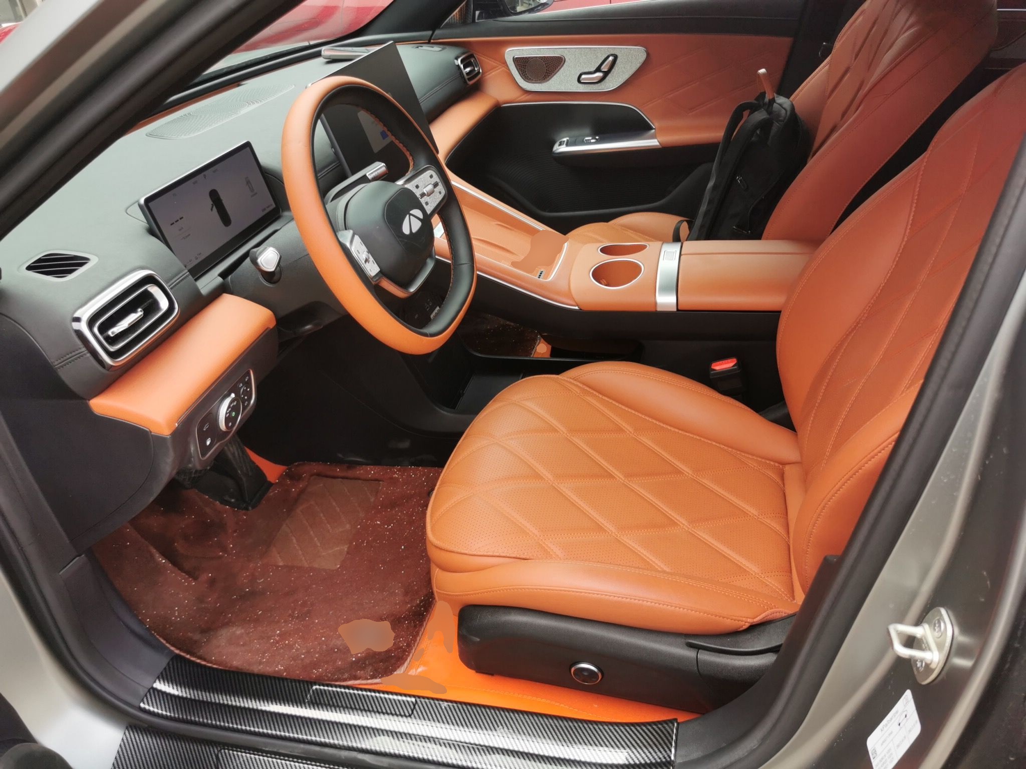 المقاعد الأمامية داخل السيارة