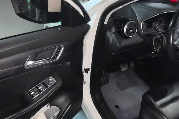 Used MG HS 2018 20T Automatic Two-Wheel Drive Hormone Dynamic Edition China V Standard Driver Seat