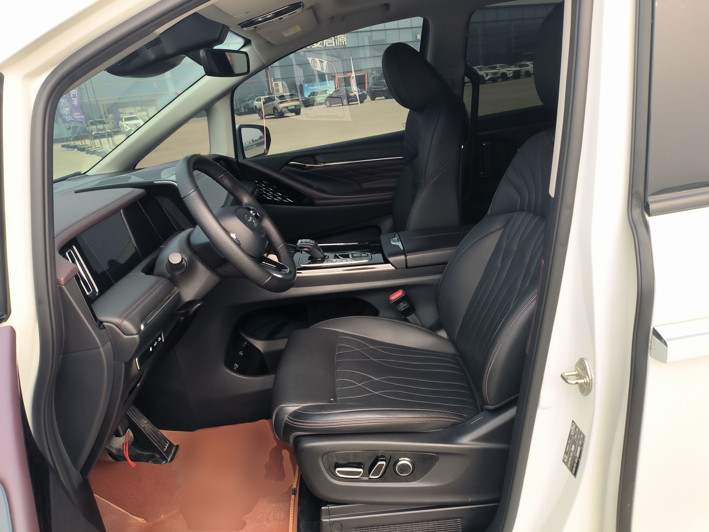 Переднее сиденье в автомобиле