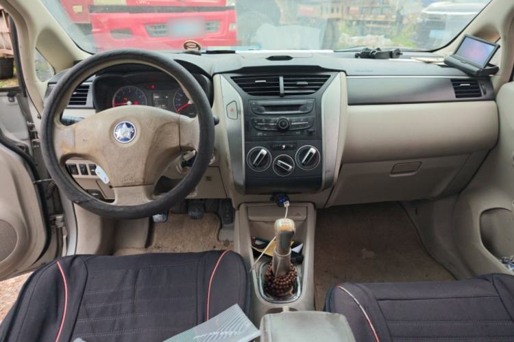 Used Venucia D50 2016 1.6L Manual Elite Edition Center Console