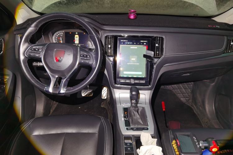 Used Roewe RX5 2016 30T Two-Wheel Drive Automatic Internet Smart Edition
