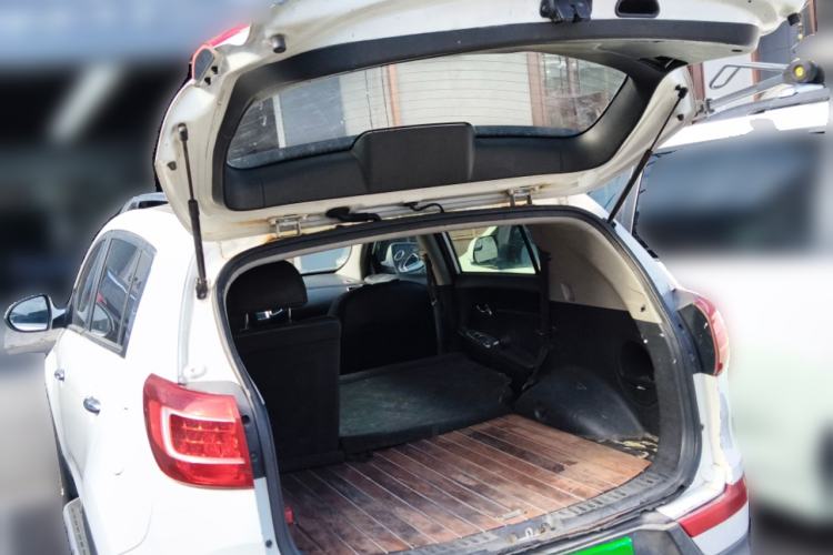 Used Kia Sportage R 2012 2.0L Manual Two-Wheel Drive GLS Trunk