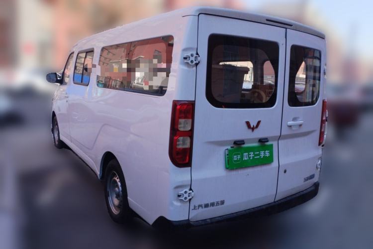 Used Wuling Yangguang 2024 300KM Comfort Version Passenger Van 75kW
