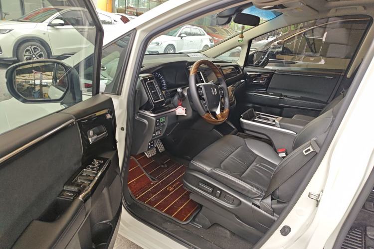 Used Honda Elysion 2019 2.0L Hybrid Luxury Edition Driver Seat