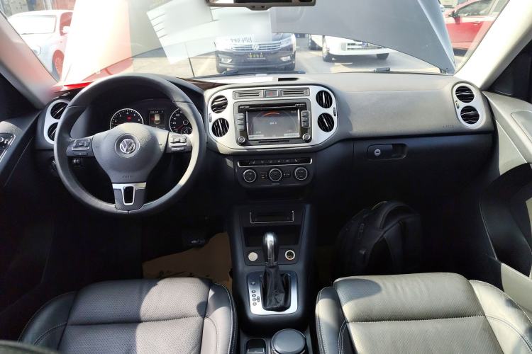 Used Volkswagen Tiguan 2015 1.8TSI Automatic Two-Wheel Drive Luxury Model Center Console