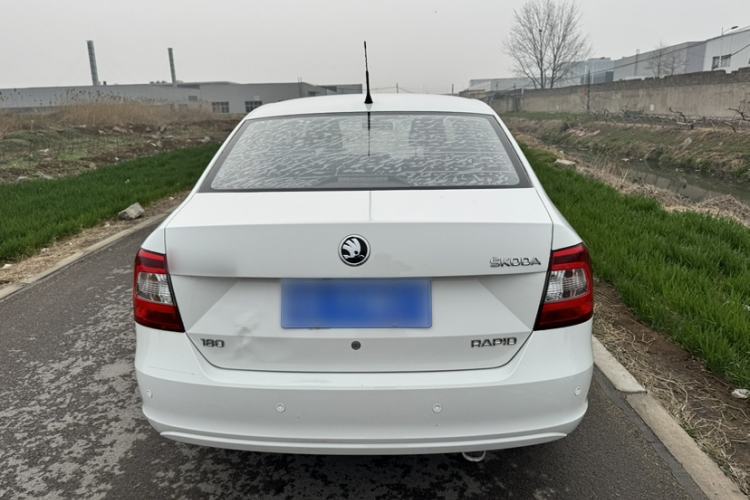 Used Skoda Rapid 2016 1.6L Manual Front-Wheel-Drive Version