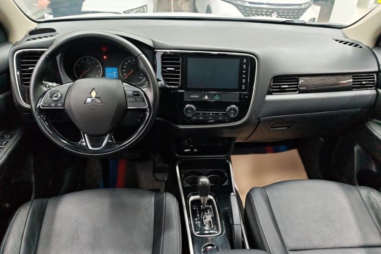 Used Mitsubishi Outlander 2018 2.0L Two-Wheel Drive Glory Edition 5 Seats