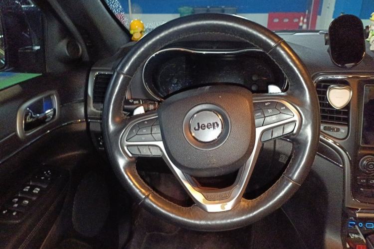 Used Jeep Grand Cherokee 2017 3.0L Elite Navigation Edition Steering Wheel