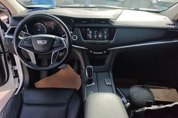 Used Cadillac XT5 2018 28T Four-Wheel Drive Luxury Model Center Console