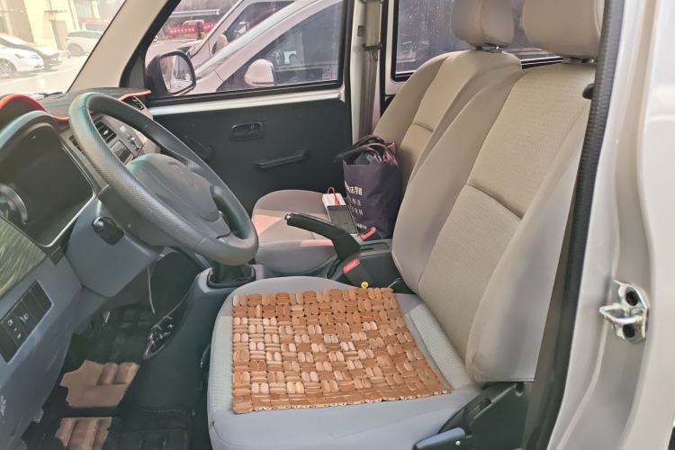 Used Jinbei Hiace X30 2023 1.5L Super-Comfortable Passenger Van 5/6/7-Seater Non-Air-Conditioned Version Model SWC15M
