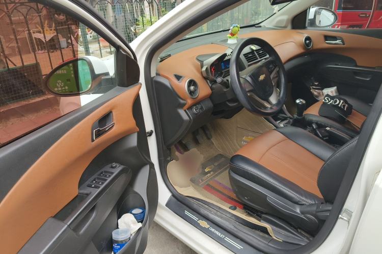 Used Chevrolet Aveo Sonic 2011 Sedan 1.4L MT SL
