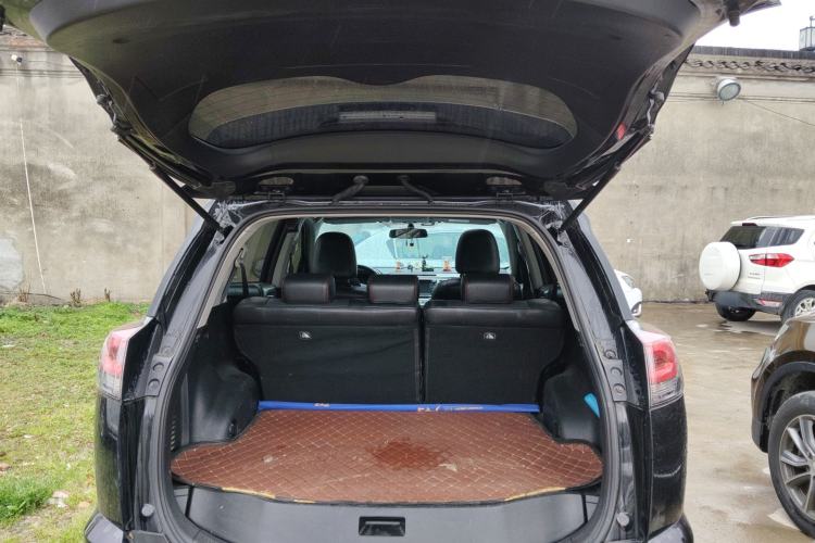 Used Toyota RAV4 2016 2.0L CVT Two-Wheel Drive Fashion Edition China V Standard Trunk