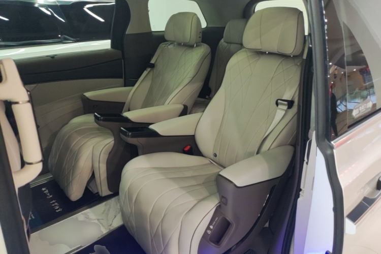 Used Denza D9 2022 DM-i 970 Four-Wheel Drive Prestige Model Left Rear Seat