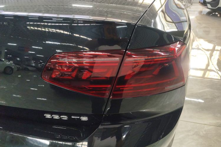 Used Volkswagen Magotan 2023 2 Million Units Limited-Edition 280TSI DSG Comfort Version Right Rear Taillight