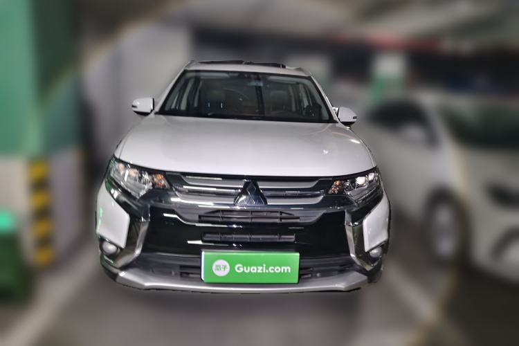 Used Mitsubishi Outlander 2018 2.4L 4x4 Luxury Edition 7-Seater
