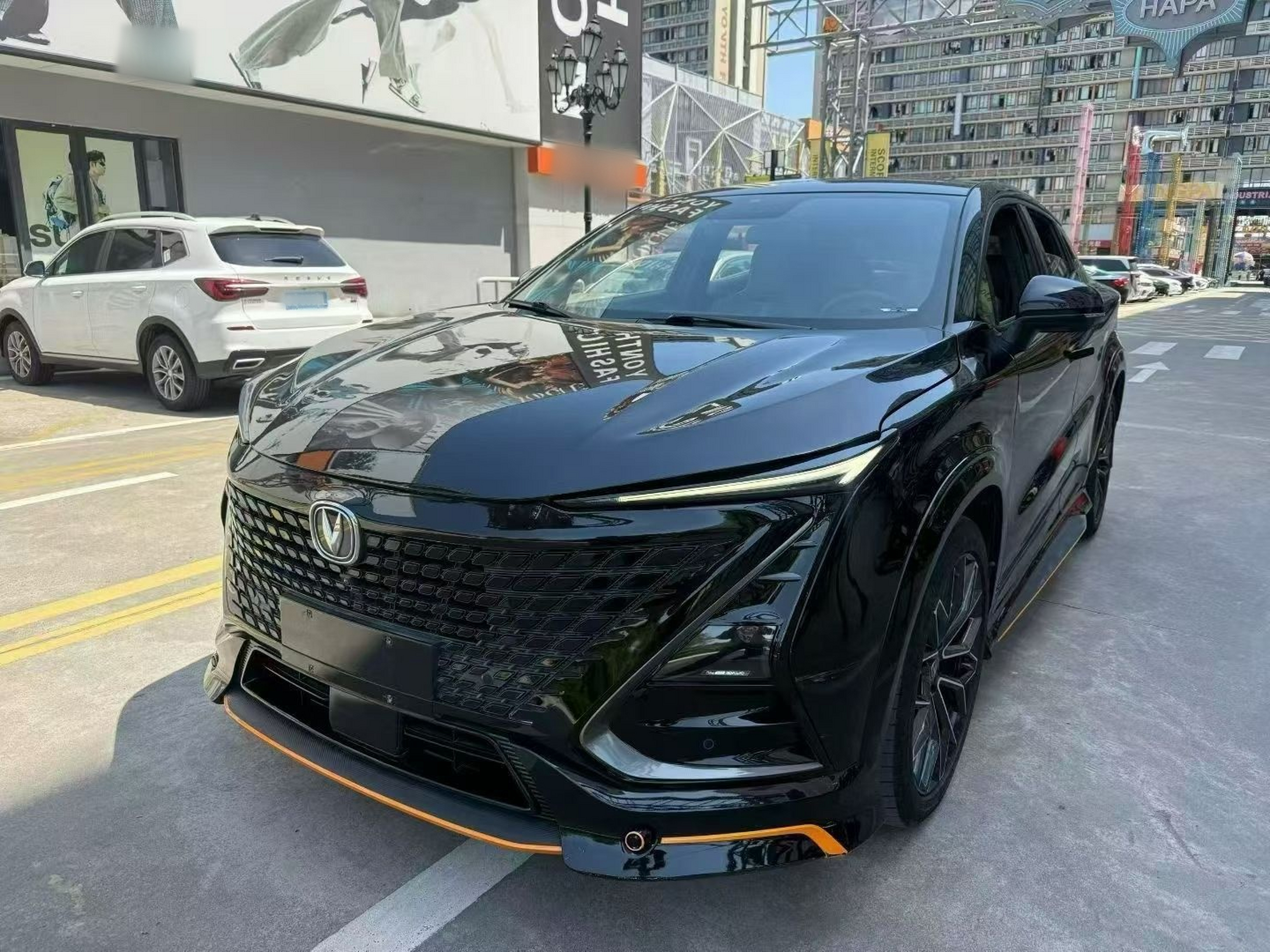 Под передней частью автомобиля