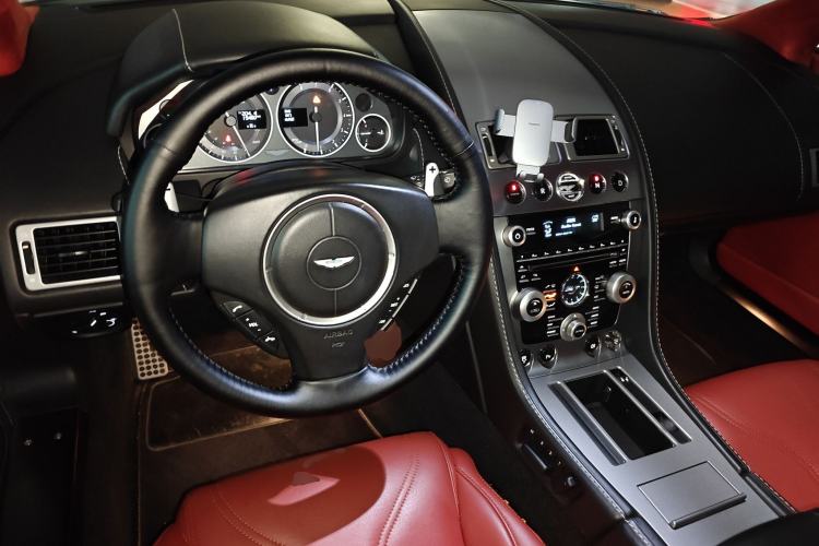 Used AstonMartin V8 Vantage 2011 4.7L Sportshift Coupe