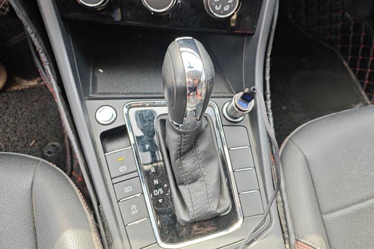 Used Volkswagen Bora 2021 1.5L Automatic Elite Smart Connect Edition Gear Lever