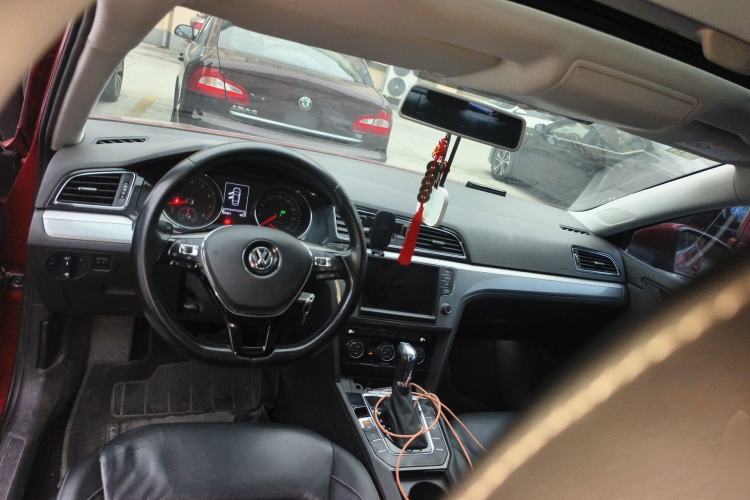 Used Volkswagen Lamando 2018 280TSI DSG Comfort Edition Center Console