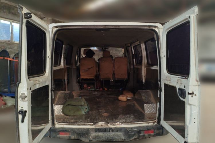 Used SAIC MAXUS Xintu V80 2017 2.5T 5-Speed Manual Aoyuntong National IV Short Wheelbase Ultra-Low Roof 5/6/10-Seater