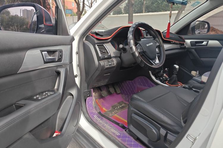 Used Haval H2 2018 Red-Label 1.5T Manual Two-Wheel Drive Elite Model Driver Seat