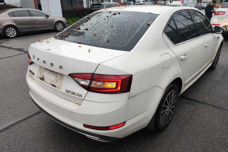 Used Skoda Octavia 2019 1.5L Automatic Smart Drive Luxury Edition China VI Standard Rear Right 45 Deg